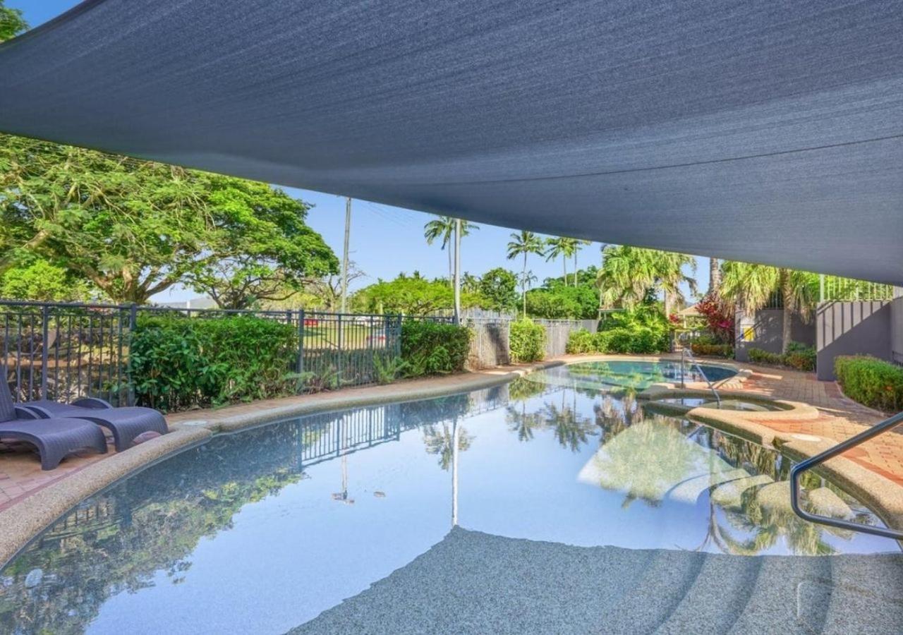 North Cove Waterfront Suites Cairns Buitenkant foto