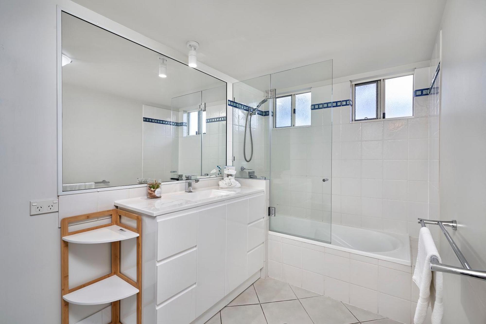 North Cove Waterfront Suites Cairns Buitenkant foto