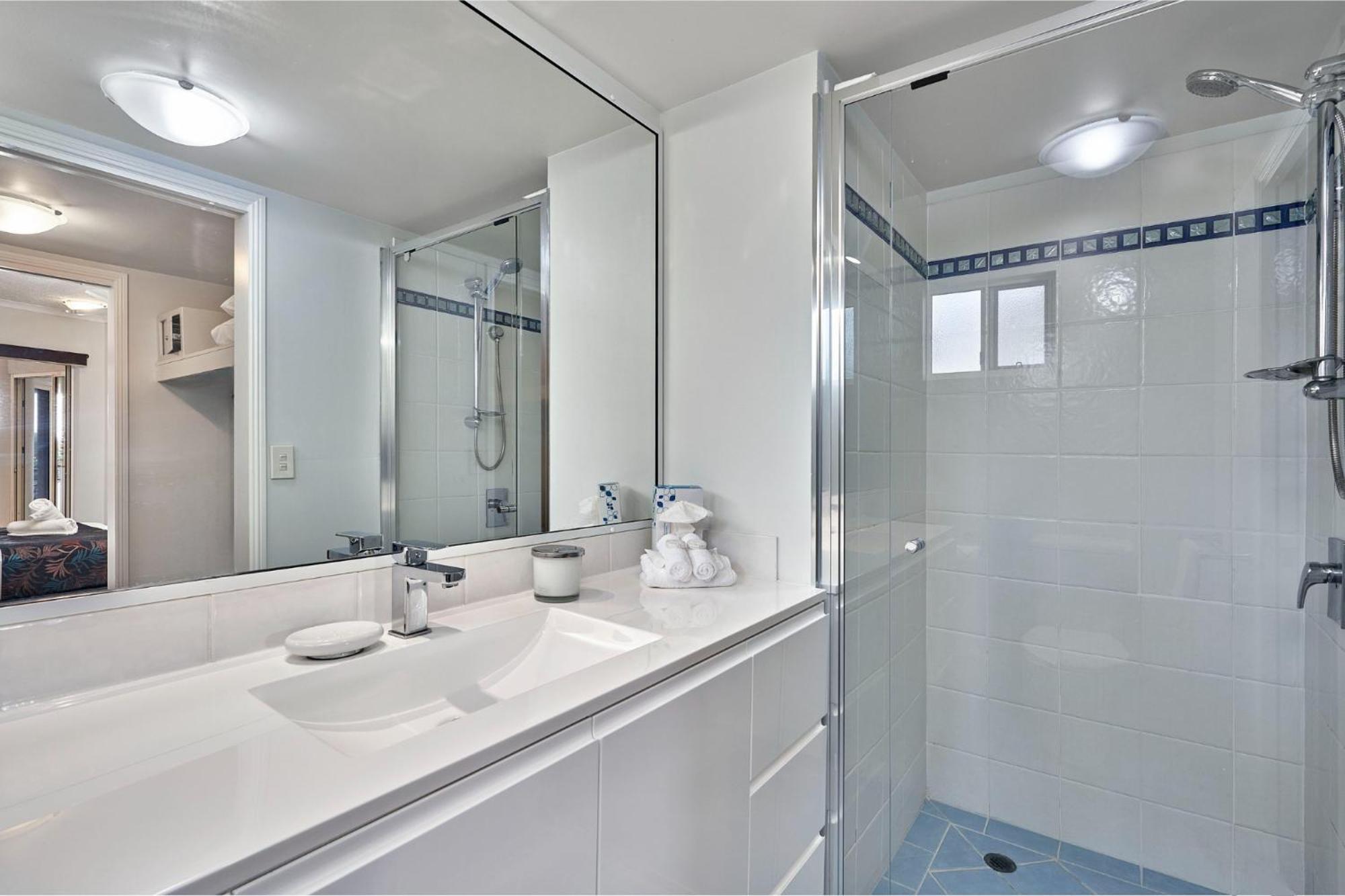 North Cove Waterfront Suites Cairns Buitenkant foto